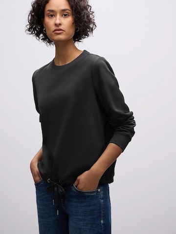 STREET ONE Sweatshirt i sort: forside