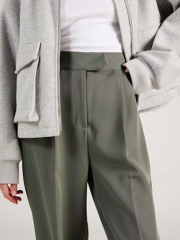 regular Pantaloni 'Heidi' di ABOUT YOU in verde