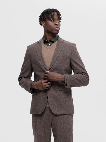 SELECTED HOMME Regular fit Colbert 'Isac' in Bruin: voorkant