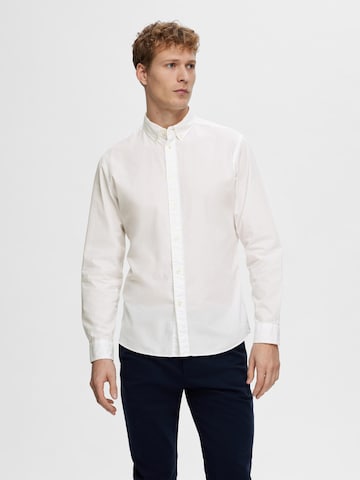 balta SELECTED HOMME Priglundantis modelis Marškiniai 'Rick': priekis