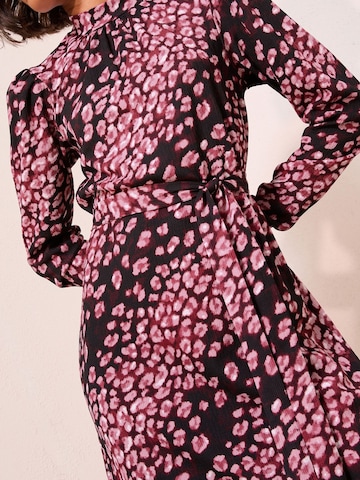Robe Friends Like These en rose