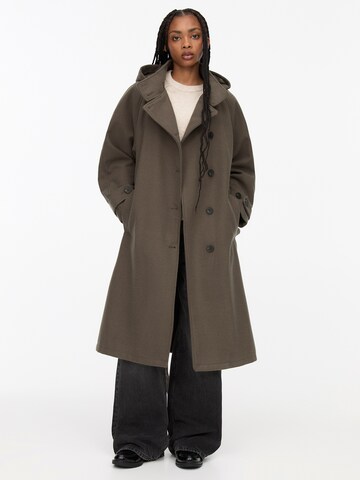Pull&Bear Between-seasons coat in Green: front