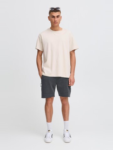 !Solid Regular Trousers 'Gelly' in Grey