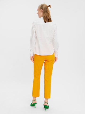 VERO MODA Regular Pleated Pants 'Sandy' in Orange