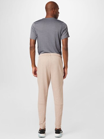 Effilé Pantalon de sport NIKE en beige