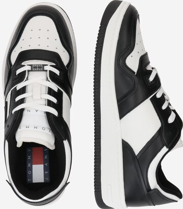 Tommy Jeans Sneakers laag 'BASKET' in Zwart