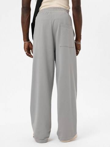 Loosefit Pantaloni di VAMOS CLO in grigio