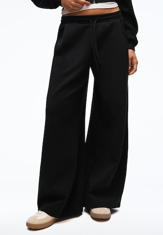 Barrel Pantaloni cutați de la Bershka pe negru: față