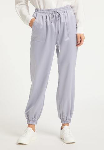 RISA Tapered Pants in White: front