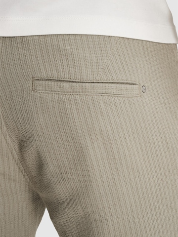 CAST IRON - regular Pantalón 'Regular fit chino shorts' en verde