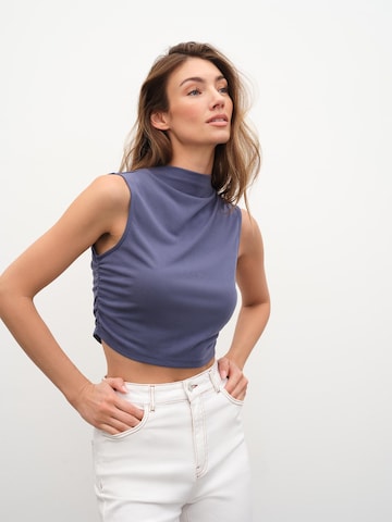 RÆRE by Lorena Rae Top 'Isabelle' in Blue: front