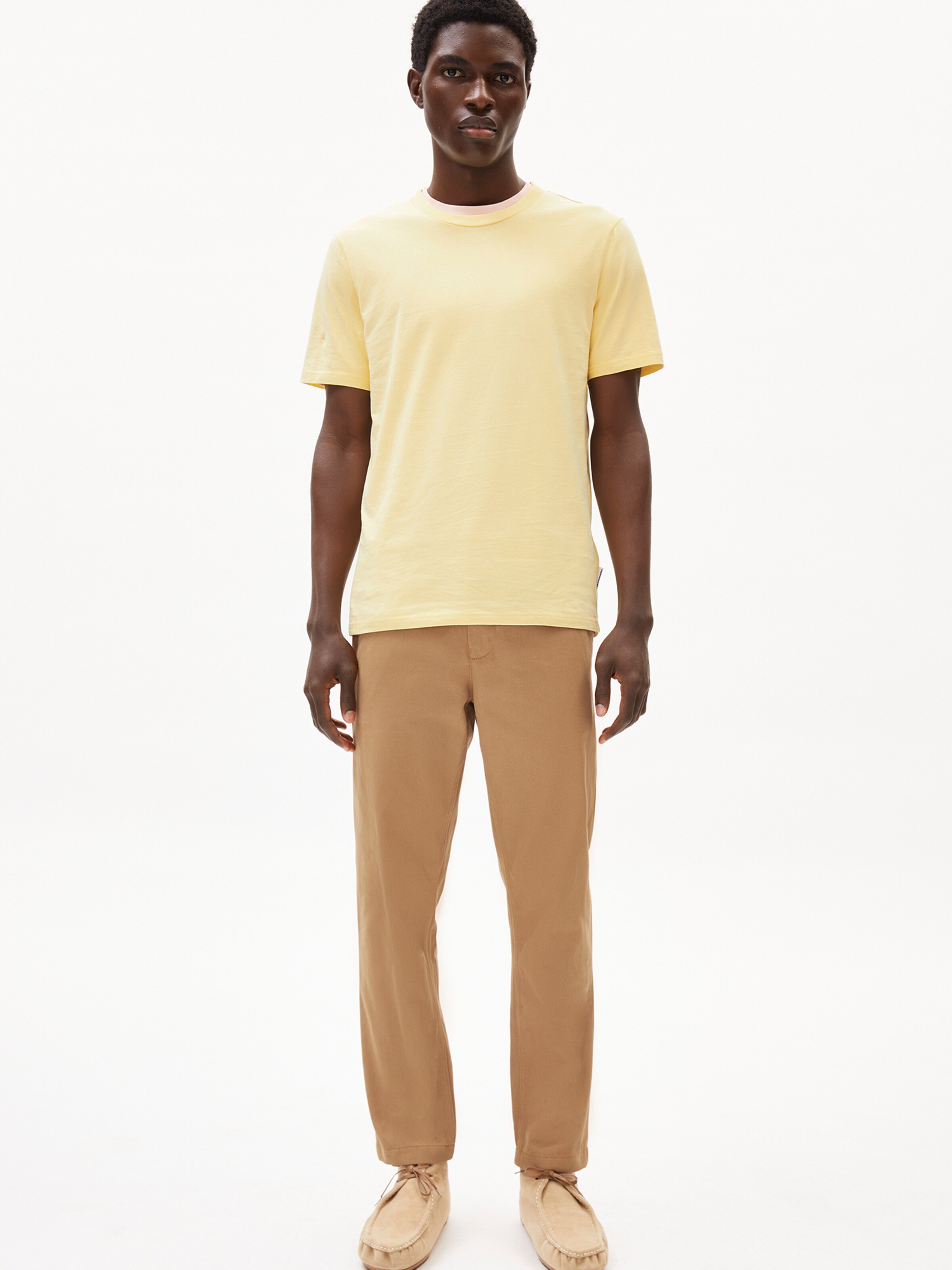 Coupe regular T-Shirt ' JAAMES ' ARMEDANGELS en jaune