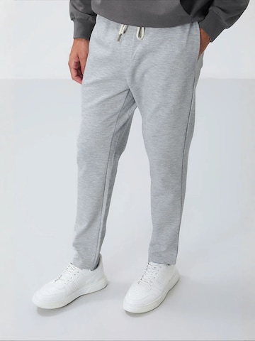 Tommy Life Tapered Workout Pants 'Jogginghose' in Grey