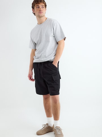 BALMOHK Regular Shorts in Schwarz