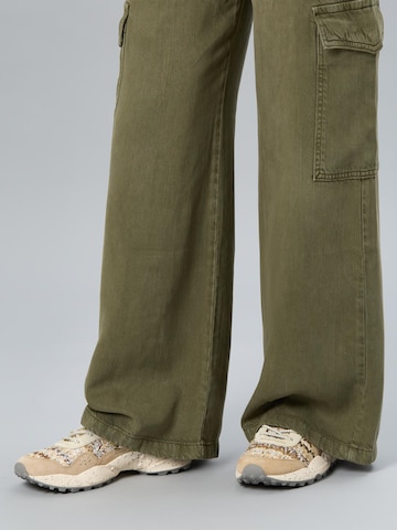 Flower Mountain Platform trainers 'KOTETSU UNI' in Beige: front