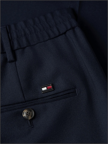 TOMMY HILFIGER Tapered Bandplooibroek 'New York Label' in Blauw