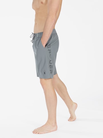 Regular Maillot de bain de sport Spyder en gris