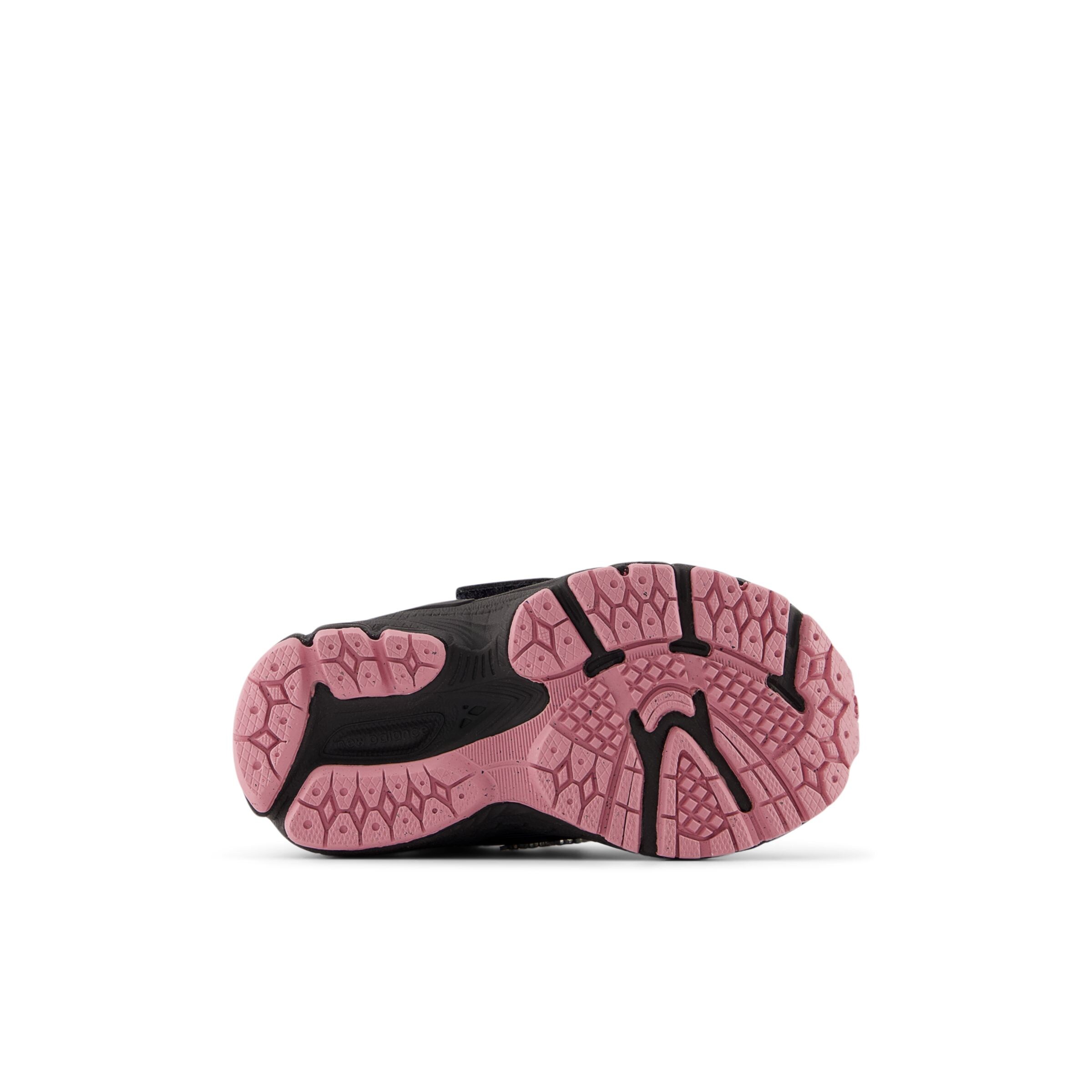 new balance Sneakers in Black