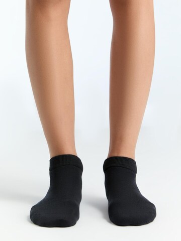 Albero Natur Ankle Socks in Black: front