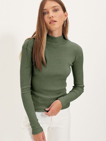 T-shirt Trendyol en vert : devant