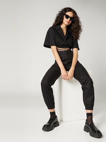 Tapered Pantaloni cutați 'Nova' de la Guido Maria Kretschmer Women pe negru