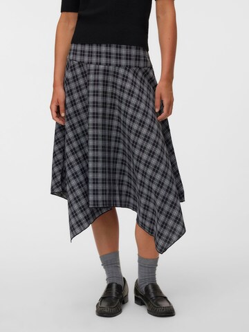 VERO MODA - Falda 'VMLucky' en negro: frente