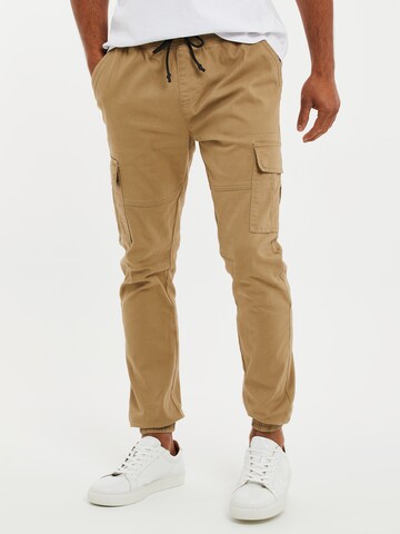 Coupe slim Pantalon cargo 'Bloomfield' Threadbare en marron : devant