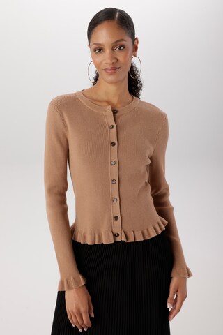Aniston SELECTED Strickjacke in Braun: Vorderseite