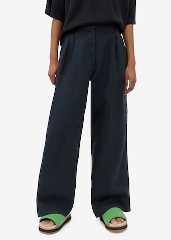 Marc O'Polo Wide leg Pleat-front trousers in Blue: front