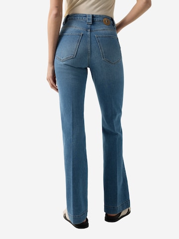BOGNER Flared Jeans 'Devin' in Blau