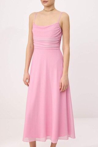 Trendyol Платье 'TWOSS26EL00369' в Ярко-розовый