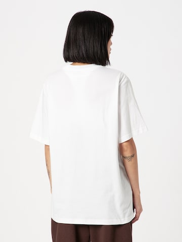 T-shirt 'Essentials' Nike Sportswear en blanc
