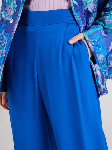 ESPRIT Szeroka nogawka Spodnie w kolorze niebieski