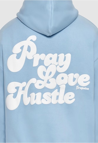 Dropsize Sweatshirt 'Pray Love Hustle' in Blauw