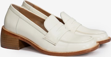 LLOYD Classic Flats in White