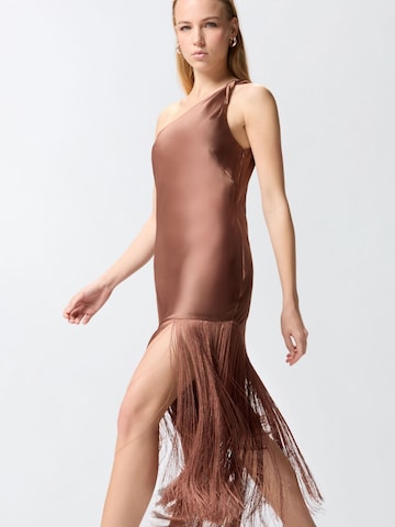 PINKO Sukienka 'PINKO KIWI ABITO SATIN CON FRANGE ABITO' w kolorze brązowy