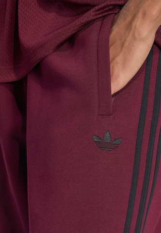 ADIDAS ORIGINALS - Tapered Calças 'Adicolor' em vermelho