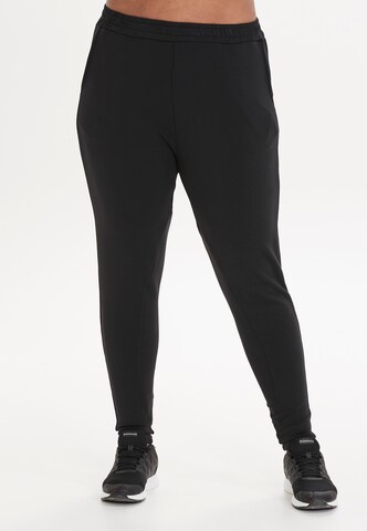 Q by Endurance Tapered Broek 'CINMARIE' in Zwart: voorkant