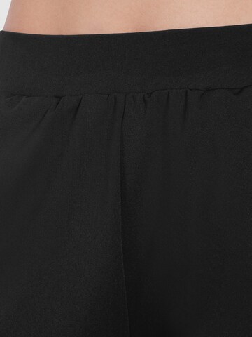 Smilodox Regular Shorts with Pockets ' Corry ' in Schwarz