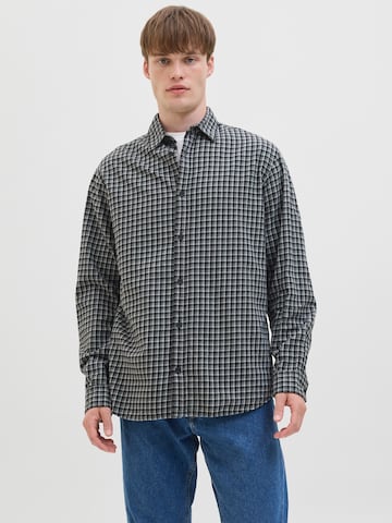 JJ Rebel Regular Fit Skjorte 'JREBINFINTE' i sort: forside