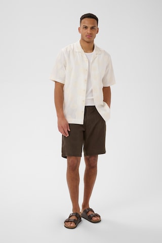 Regular Pantalon chino 'Harlow' Matinique en marron