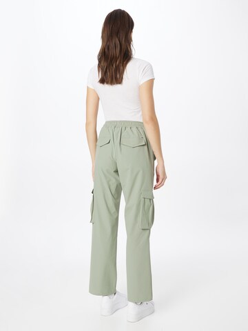 Tommy Jeans Regular Cargo Pants 'BETSY' in Green