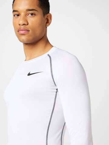 Coupe regular T-Shirt fonctionnel 'Pro Cool' NIKE en blanc