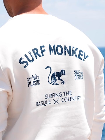 Surf Monkey Sweatshirt 'Rette das Ozean' in Weiß