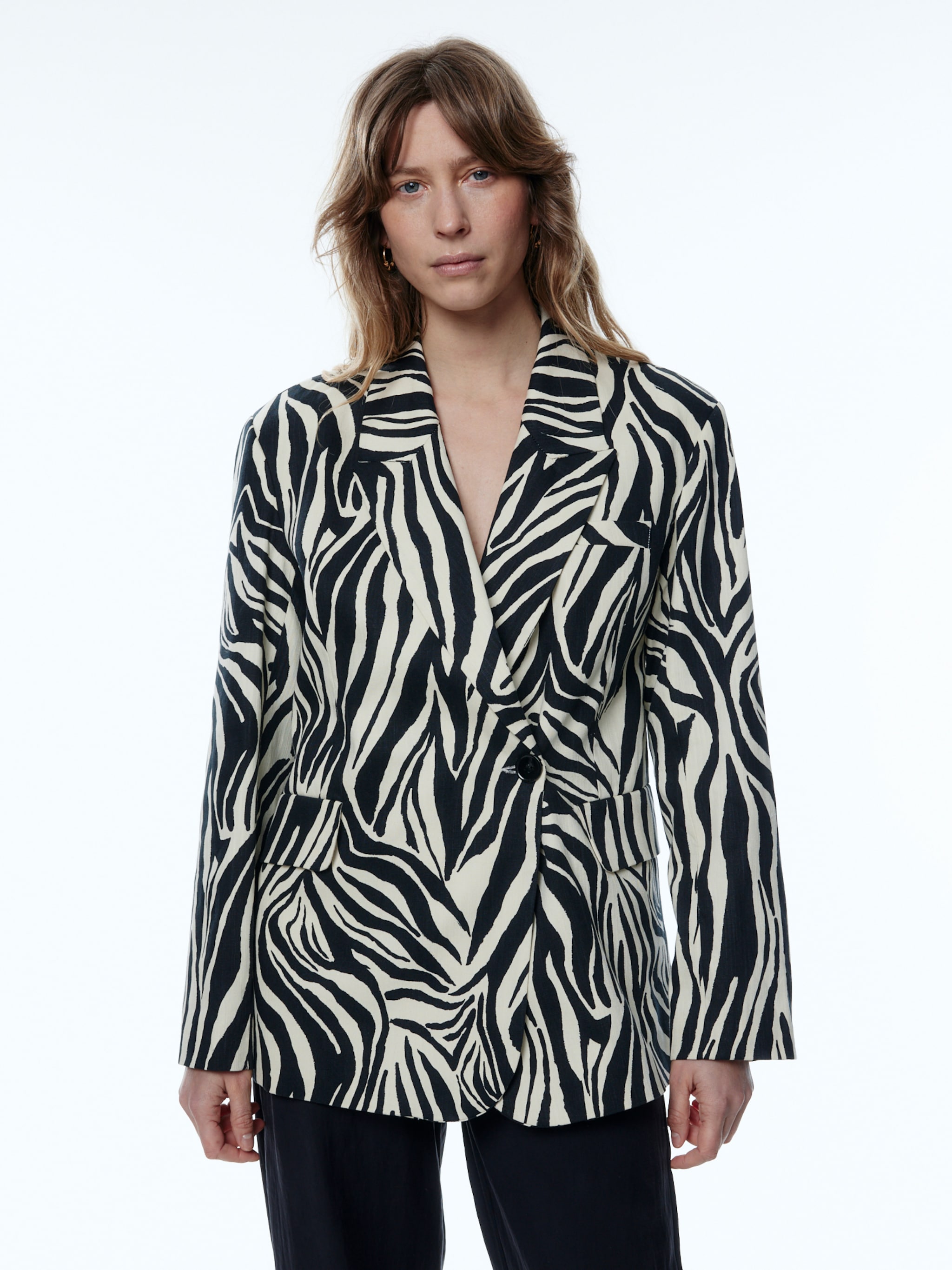 EDITED Producten Blazers 'Zorya' Beige