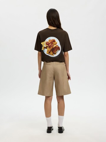 SELECTED - Camiseta 'Selected x Hotel Amour' en marrón