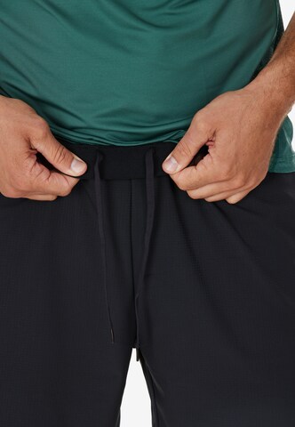 ENDURANCE Regular Sportshorts 'Air' in Schwarz