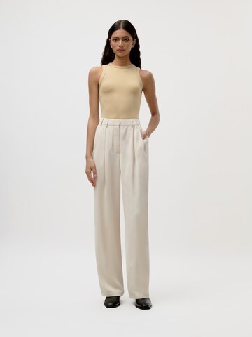 Loosefit Pantaloni con pieghe 'Kora' di LeGer by Lena Gercke in bianco