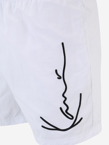 Karl Kani Normalny krój Spodnie w kolorze biały