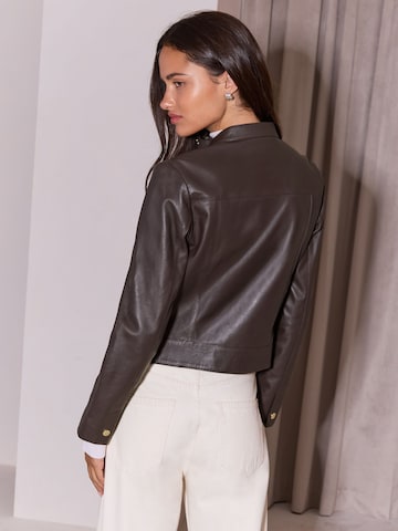 Lipsy - Chaqueta de entretiempo en marrón